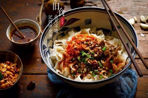 油泼面的做法,油泼面的家常做法
